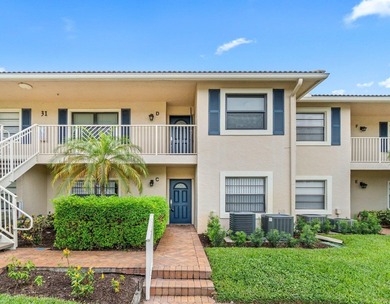 First Floor Unit - Priced to Sell! Enjoy a screened porch with on Hunters Run Golf and Country Club in Florida - for sale on GolfHomes.com, golf home, golf lot