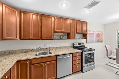 First Floor Unit - Priced to Sell! Enjoy a screened porch with on Hunters Run Golf and Country Club in Florida - for sale on GolfHomes.com, golf home, golf lot