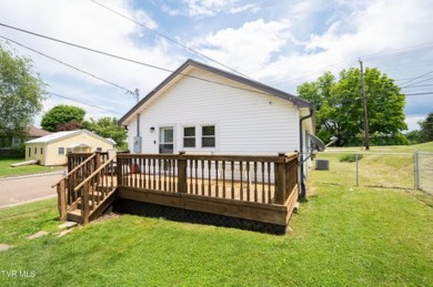 Welcome to your charming, fully remodeled bungalow! This on Pine Oaks Golf Club in Tennessee - for sale on GolfHomes.com, golf home, golf lot