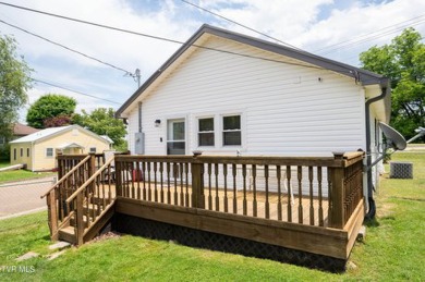 Welcome to your charming, fully remodeled bungalow! This on Pine Oaks Golf Club in Tennessee - for sale on GolfHomes.com, golf home, golf lot