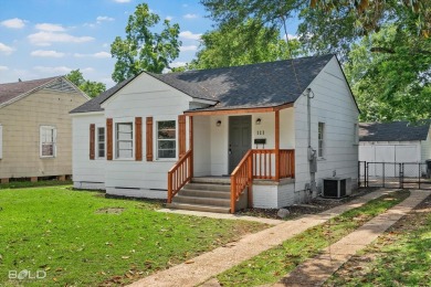 Welcome to your dream home! This charming 3 bed, 2 bath on Querbes Park Golf Course in Louisiana - for sale on GolfHomes.com, golf home, golf lot