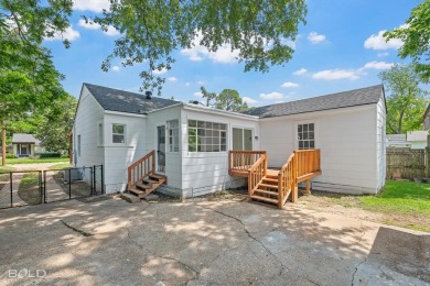 Welcome to your dream home! This charming 3 bed, 2 bath on Querbes Park Golf Course in Louisiana - for sale on GolfHomes.com, golf home, golf lot