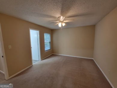 Fantastic price in Peachtree City! 2 bedroom, 2 & 1/2 bath condo on Canongate At Flat Creek Club in Georgia - for sale on GolfHomes.com, golf home, golf lot