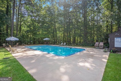 Fantastic price in Peachtree City! 2 bedroom, 2 & 1/2 bath condo on Canongate At Flat Creek Club in Georgia - for sale on GolfHomes.com, golf home, golf lot