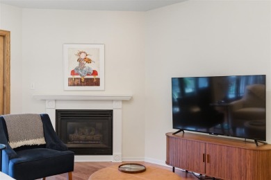 Welcome to carefree, easy-peasy condo living! This beautifully on Brown Deer Golf Club in Iowa - for sale on GolfHomes.com, golf home, golf lot