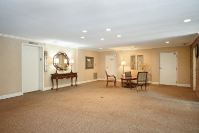 Designed like a sprawling ranch home, this 3 bedroom, 2 1/2 bath on Village Links of Glen Ellyn in Illinois - for sale on GolfHomes.com, golf home, golf lot