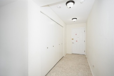 Designed like a sprawling ranch home, this 3 bedroom, 2 1/2 bath on Village Links of Glen Ellyn in Illinois - for sale on GolfHomes.com, golf home, golf lot