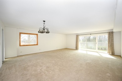 Designed like a sprawling ranch home, this 3 bedroom, 2 1/2 bath on Village Links of Glen Ellyn in Illinois - for sale on GolfHomes.com, golf home, golf lot