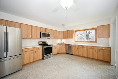 Designed like a sprawling ranch home, this 3 bedroom, 2 1/2 bath on Village Links of Glen Ellyn in Illinois - for sale on GolfHomes.com, golf home, golf lot