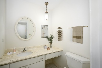 Designed like a sprawling ranch home, this 3 bedroom, 2 1/2 bath on Village Links of Glen Ellyn in Illinois - for sale on GolfHomes.com, golf home, golf lot