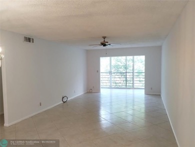 HANDYMAN SPECIAL. QUIET LOCATION CLOSE TO LYONS RD ENTRANCE on Wynmoor Golf Course in Florida - for sale on GolfHomes.com, golf home, golf lot