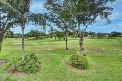 Welcome to Hunters Run Country Club! This spacious 2-bedroom on Hunters Run Golf and Country Club in Florida - for sale on GolfHomes.com, golf home, golf lot