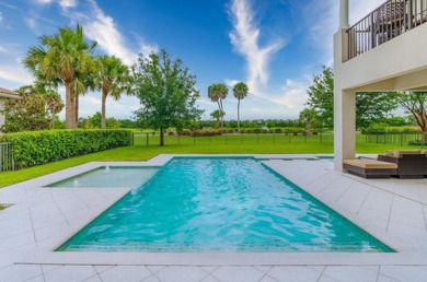 FULL GOLF MEMBERSHIP, AVOID THE WAITLIST! Where sophistication on Jupiter Country Club in Florida - for sale on GolfHomes.com, golf home, golf lot