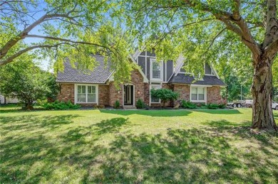 Back on the market, no fault to Sellers. This beautiful home has on Lakewood Oaks Golf Club, Ltd. in Missouri - for sale on GolfHomes.com, golf home, golf lot