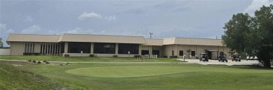 FULLY RENOVATED HOME in ZELLWOOD STATION, 2 bedrooms, 2 baths on Zellwood Station Country Club in Florida - for sale on GolfHomes.com, golf home, golf lot