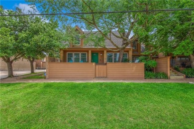 Enjoy the ideal blend of comfort and convenience in this on Briarcrest Country Club, Inc. in Texas - for sale on GolfHomes.com, golf home, golf lot