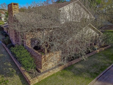 Come see this beautiful Crown Colony home! This home offers on Crown Colony Country Club in Texas - for sale on GolfHomes.com, golf home, golf lot