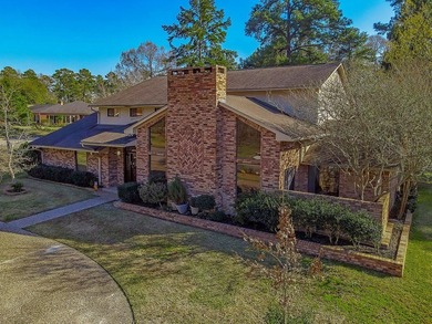 Come see this beautiful Crown Colony home! This home offers on Crown Colony Country Club in Texas - for sale on GolfHomes.com, golf home, golf lot