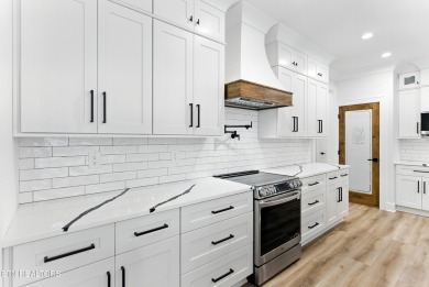 A MUST SEE, 2,811sqft NEW Construction.  FLAT Lot. This 4 BR, 3 on Tellico Village Golf Club in Tennessee - for sale on GolfHomes.com, golf home, golf lot