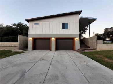 Extremely Low AC bills - $48 in June, $59 in July, set at 72 on Hilltop Lakes Resort Golf Club in Texas - for sale on GolfHomes.com, golf home, golf lot