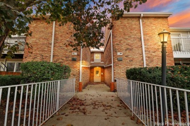 Fresh - Clean and Move-In Ready! Be sure to come view this - low on Hilldale Golf Club in Illinois - for sale on GolfHomes.com, golf home, golf lot