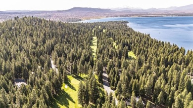 Welcome to this charming 3-bedroom, 2.5-bathroom home located in on Lake Almanor West Golf Course in California - for sale on GolfHomes.com, golf home, golf lot
