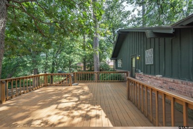 This lovely Hideaway Lake bungalow type home is ready for your on Hide-A-Way Lake Golf Course in Texas - for sale on GolfHomes.com, golf home, golf lot