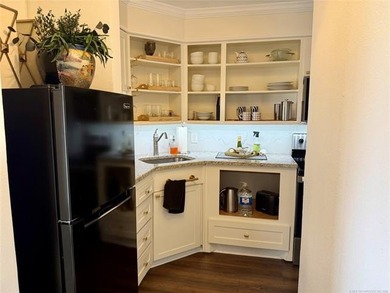 Beautifully updated downstairs studio condo offering comfort on Falconhead Resort and Country Club in Oklahoma - for sale on GolfHomes.com, golf home, golf lot