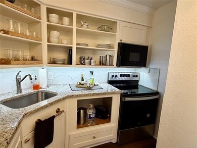 Beautifully updated downstairs studio condo offering comfort on Falconhead Resort and Country Club in Oklahoma - for sale on GolfHomes.com, golf home, golf lot