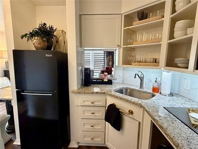Beautifully updated downstairs studio condo offering comfort on Falconhead Resort and Country Club in Oklahoma - for sale on GolfHomes.com, golf home, golf lot