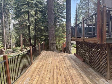 Spacious Lake Almanor Country Club Retreat  Welcome to this full on Lake Almanor Country Club in California - for sale on GolfHomes.com, golf home, golf lot