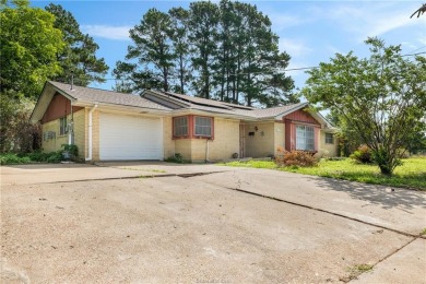 Located on a large corner lot this property is ready for its on Hearne Municipal Golf Course in Texas - for sale on GolfHomes.com, golf home, golf lot