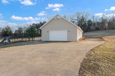 Located just 20 minutes from Bowling Green and 10 minutes from on Hidden Valley Golf Course in Kentucky - for sale on GolfHomes.com, golf home, golf lot