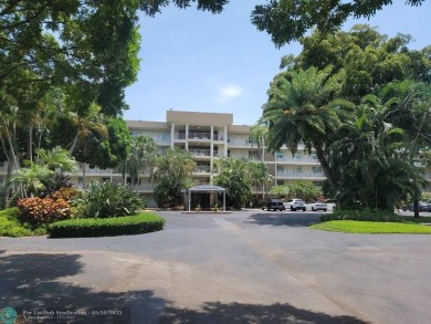 Priced to sell!  This two bedroom, two bath condo in a pet on Oaks Country Club in Florida - for sale on GolfHomes.com, golf home, golf lot