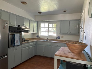 Beautiful 2 bedroom home on Sundale Golf Course with community on Sundale Country Club in California - for sale on GolfHomes.com, golf home, golf lot