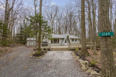 BACK ON MARKET! Cozy 2 bed 1 bath chalet home in golf community on Pocono Farms Country Club in Pennsylvania - for sale on GolfHomes.com, golf home, golf lot