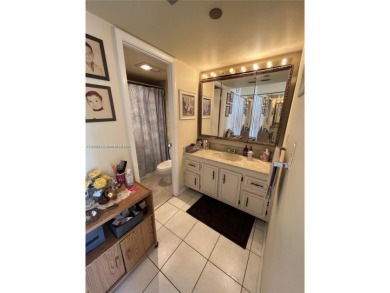 Attention! Price reduced! Sellers are relocating and are very on Pembroke Lakes Golf Club in Florida - for sale on GolfHomes.com, golf home, golf lot
