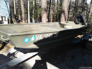 Good things do come in small packages! Take a look at this Lake on River Ridge Golf Club in Virginia - for sale on GolfHomes.com, golf home, golf lot