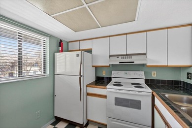 Opportunity awaits in this 2BR/2BA condo in the desirable on Shadowmoss Plantation Golf Club in South Carolina - for sale on GolfHomes.com, golf home, golf lot