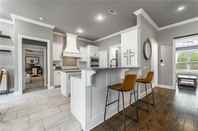 Enjoy the best of Bella Vista with this home conveniently on Bella Vista - Metfield Golf Complex and Country Club in Arkansas - for sale on GolfHomes.com, golf home, golf lot