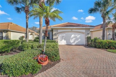 Move-in ready, featuring a bright open floorplan that creates a on Hunters Ridge Country Club in Florida - for sale on GolfHomes.com, golf home, golf lot