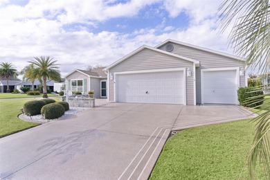 ~CORNER LOT~ ~BRICK & PAVER FRONT PORCH~ ~2021 HVAC AIR HANDLER~ on Pennbrooke Fairways in Florida - for sale on GolfHomes.com, golf home, golf lot