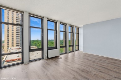 Stunning north facing views from this lovely corner unit at on South Shore Cultural Ctr. Golf Course in Illinois - for sale on GolfHomes.com, golf home, golf lot