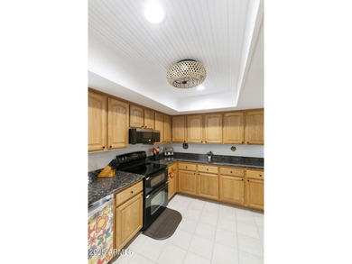 Immaculately maintained 2BR, 2BA Extended Shawnee model in the on Cottonwood Country Club in Arizona - for sale on GolfHomes.com, golf home, golf lot