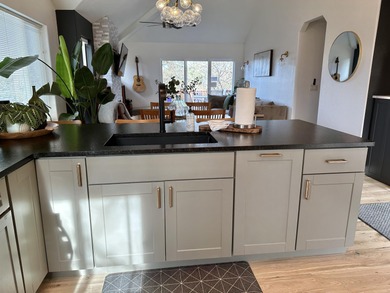 One of a kind townhome with great water and mountain views.  The on Running Y Ranch Resort in Oregon - for sale on GolfHomes.com, golf home, golf lot