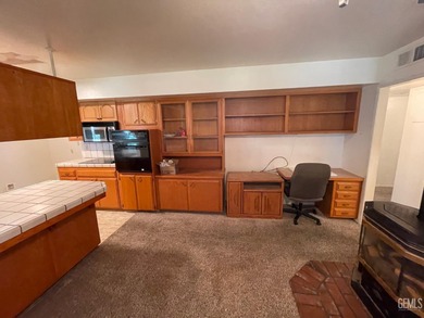 Spacious 3 bedroom home on Sundale Golf Course with two car on Sundale Country Club in California - for sale on GolfHomes.com, golf home, golf lot