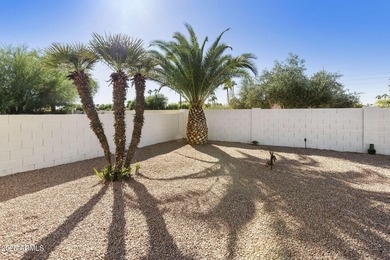 Immaculately maintained 2BR, 2BA Extended Shawnee model in the on Cottonwood Country Club in Arizona - for sale on GolfHomes.com, golf home, golf lot