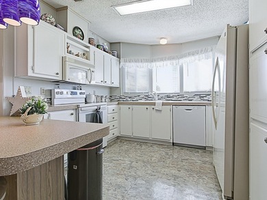 Welcome to this well-maintained and updated 2-bedroom, 2-bath on Plantation Golf Club in Florida - for sale on GolfHomes.com, golf home, golf lot