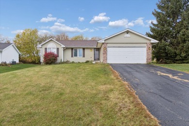 Welcome to your new home! This spacious three-bedroom on Westlake Village in Illinois - for sale on GolfHomes.com, golf home, golf lot