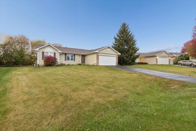 Welcome to your new home! This spacious three-bedroom on Westlake Village in Illinois - for sale on GolfHomes.com, golf home, golf lot